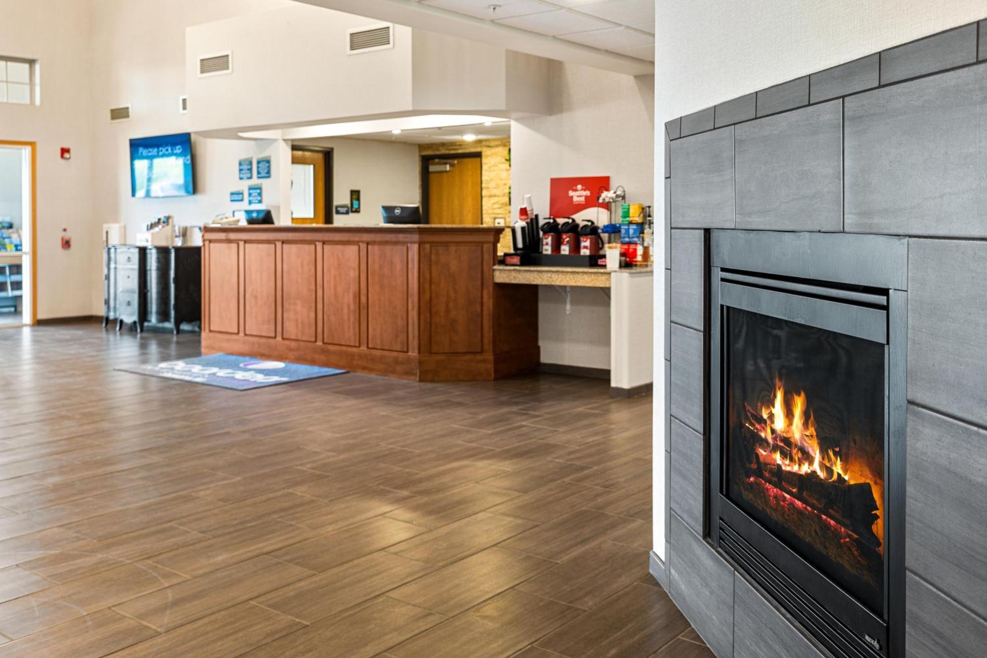 Boarders Inn & Suites By Cobblestone Hotels - Shawano Kültér fotó