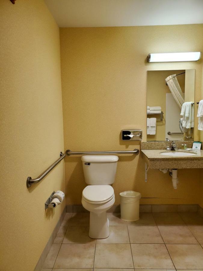 Boarders Inn & Suites By Cobblestone Hotels - Shawano Kültér fotó