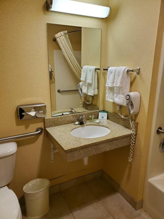 Boarders Inn & Suites By Cobblestone Hotels - Shawano Kültér fotó